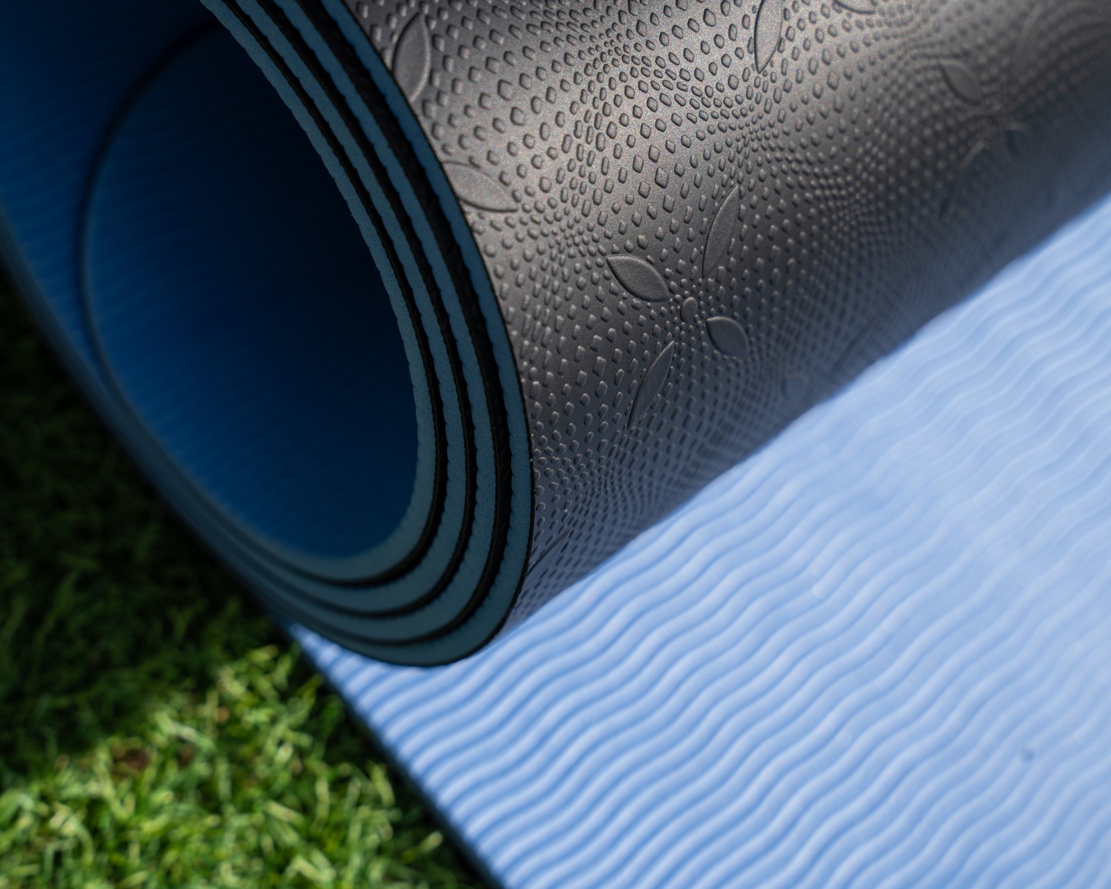 Vitality Earthing-Matte im Einsatz beim Yoga — Grounding während der Praxis